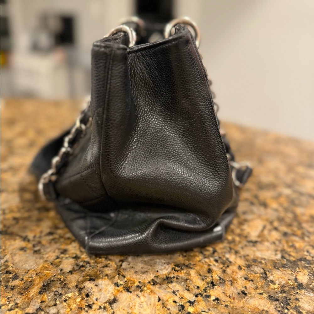 Authentic Chanel - Picture 11 of 15